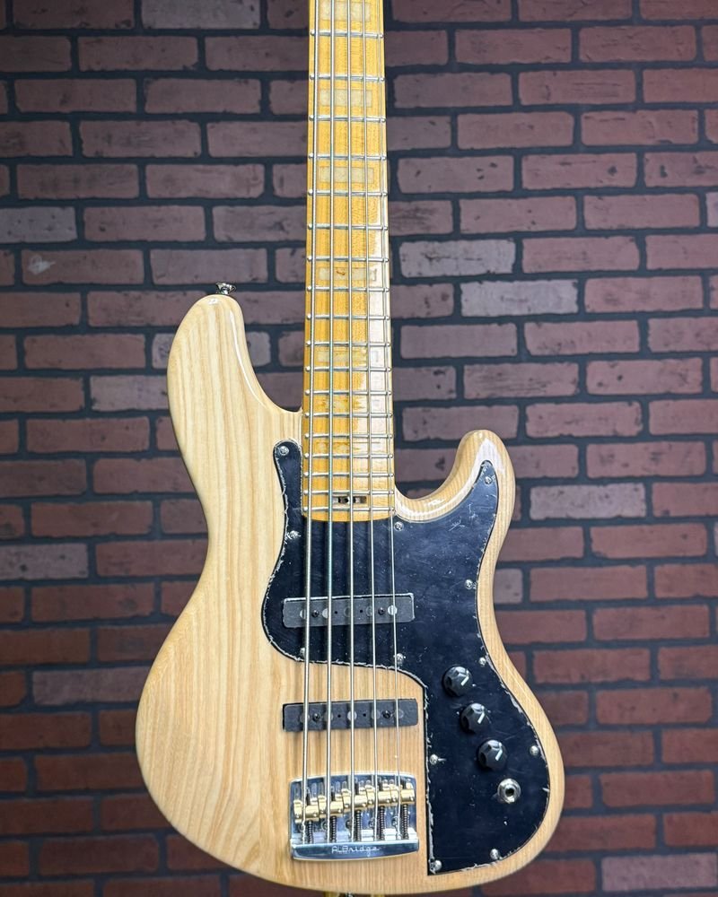JB5 Mini Marcus Miller-Influenced 5-String bass