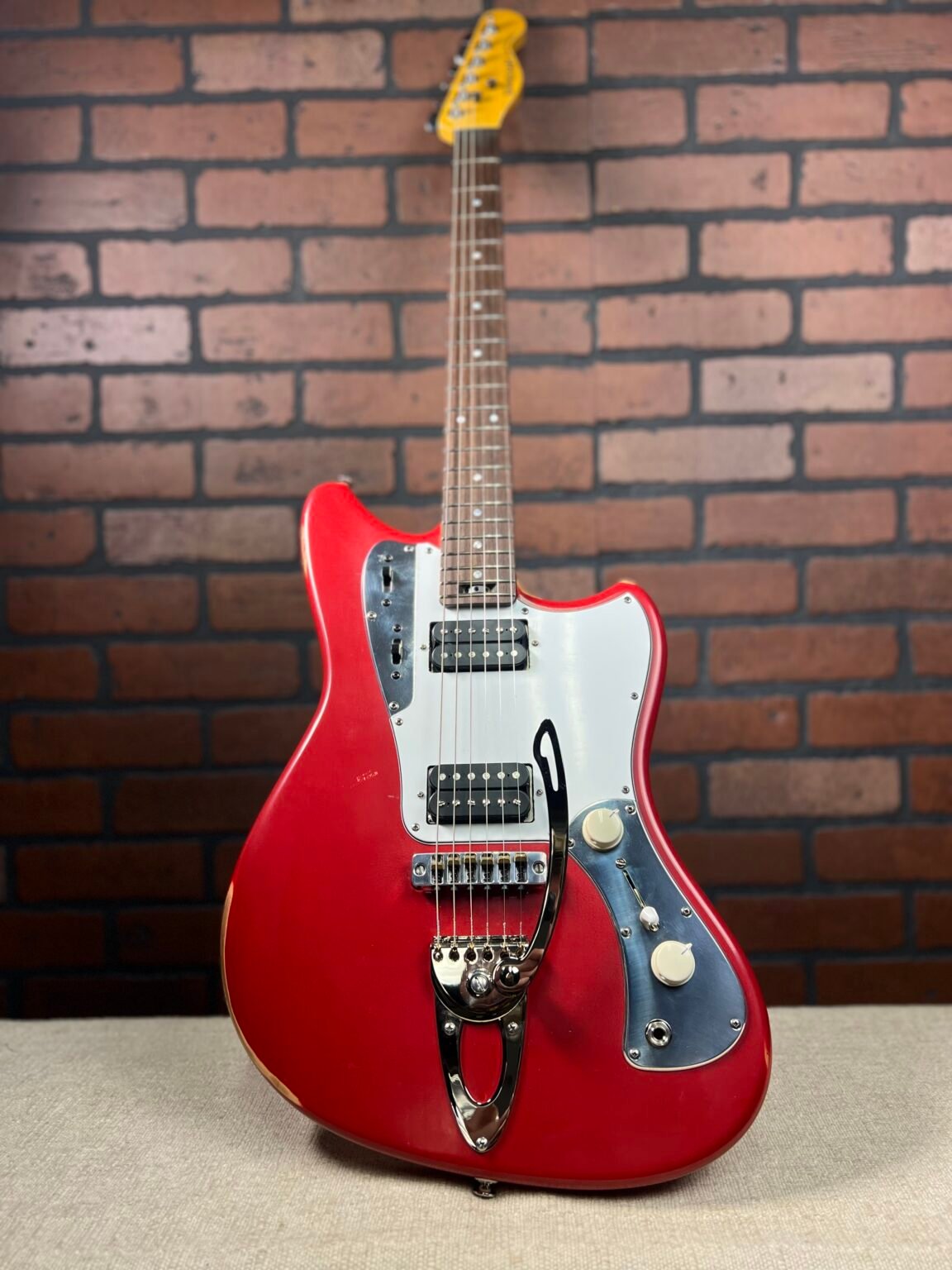 Bobcat Custom Relic with Squid Tremolo - Dakota Red - Image 3