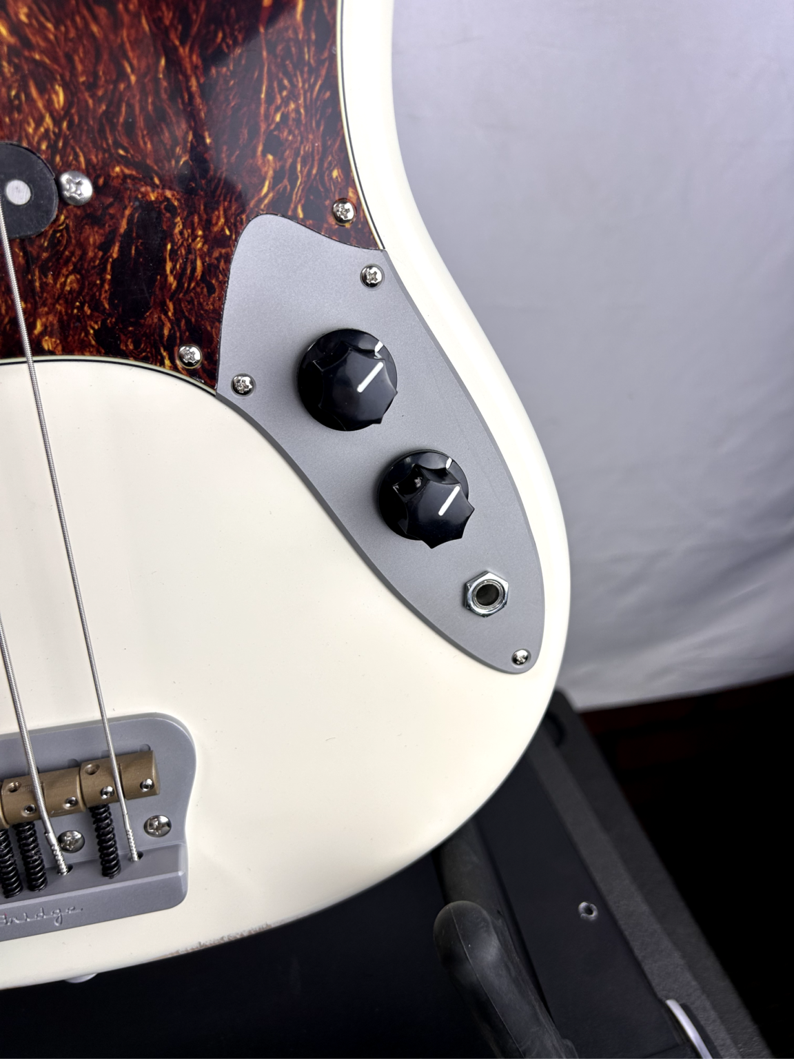 AmpMaster 4 Bass short scale 30" Vintage White Relic - Image 4