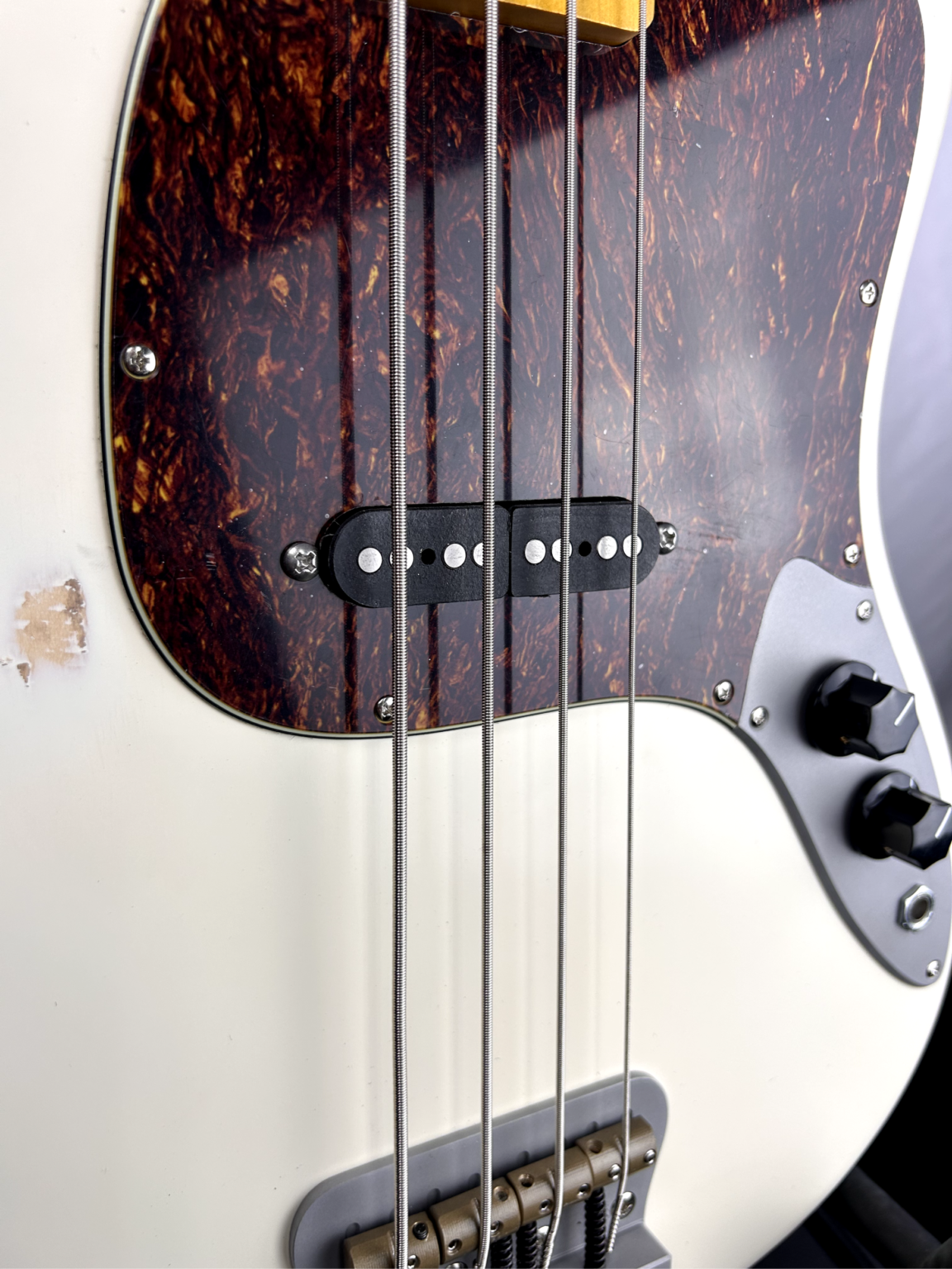 AmpMaster 4 Bass short scale 30" Vintage White Relic - Image 3