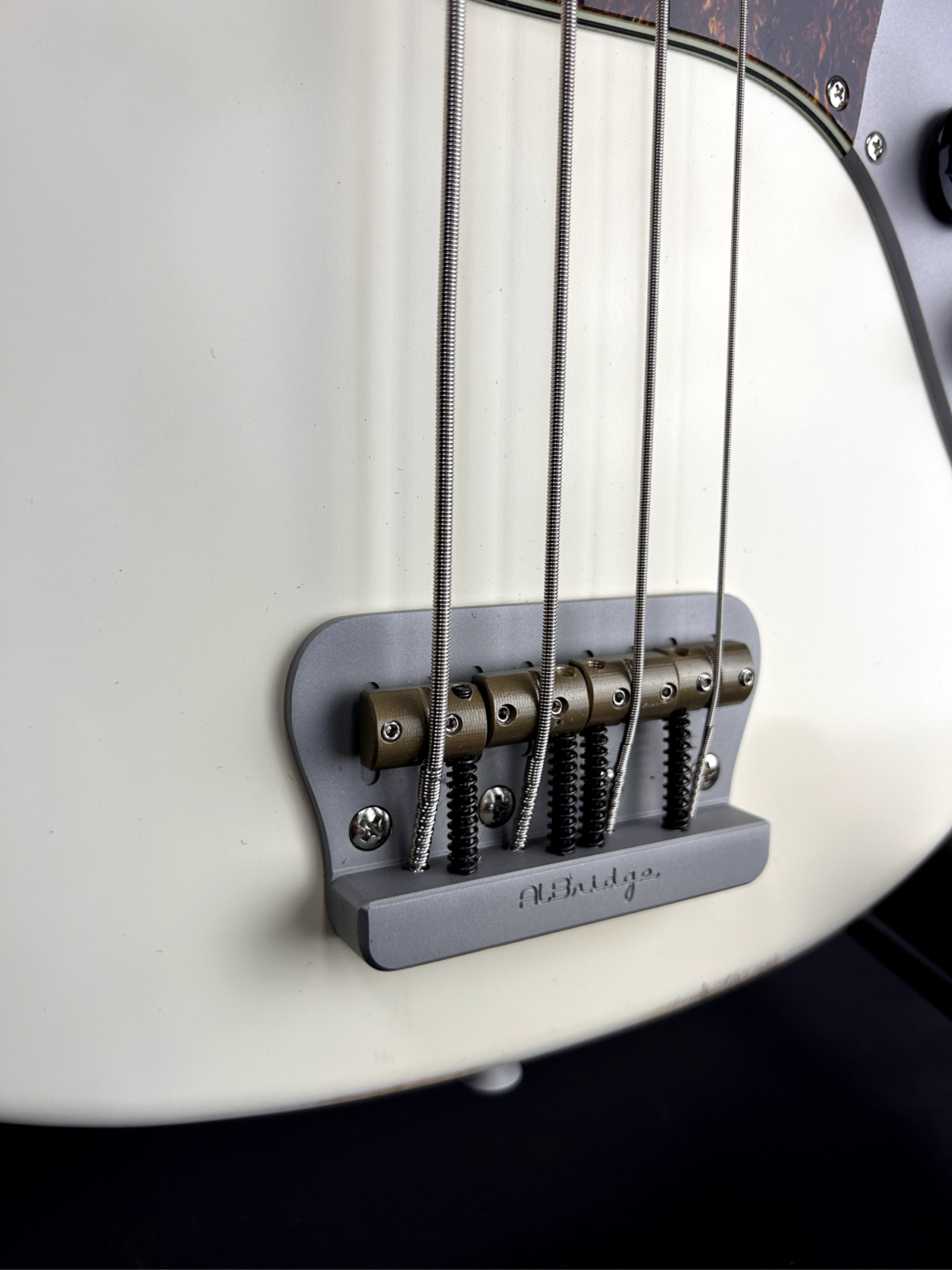 AmpMaster 4 Bass short scale 30" Vintage White Relic - Image 5