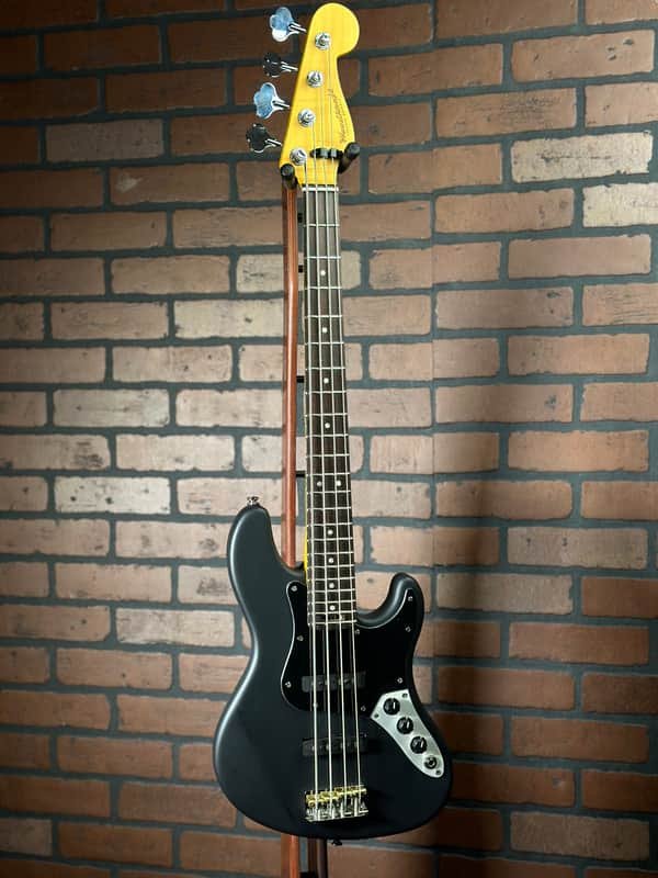 Woodcraft JB4 Mini "Shortest-Scale" 4-String Electric Bass Black - 27" Scale, Black - Image 4