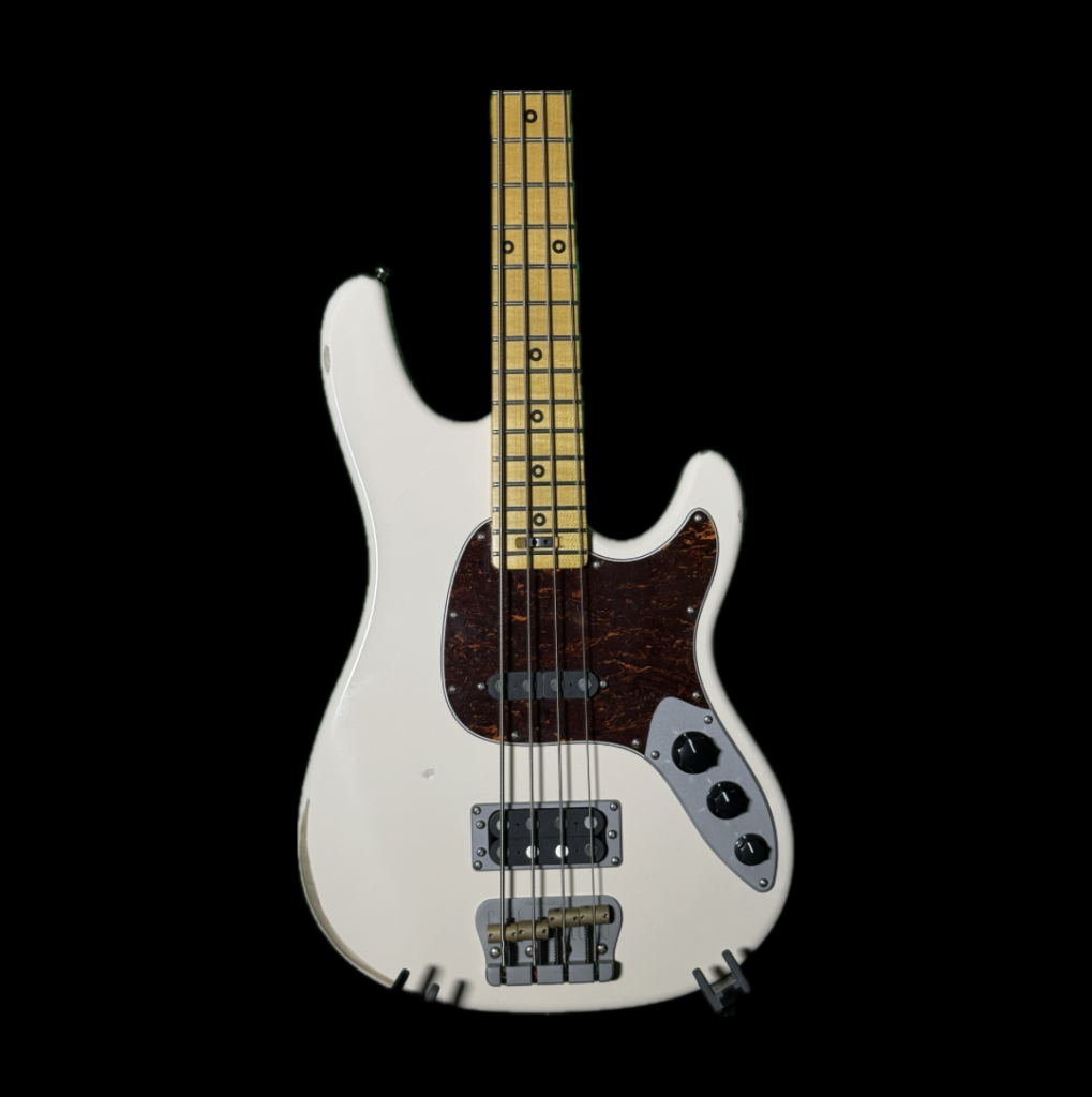 AmpMaster 4 Bass short scale 30" Vintage White Relic